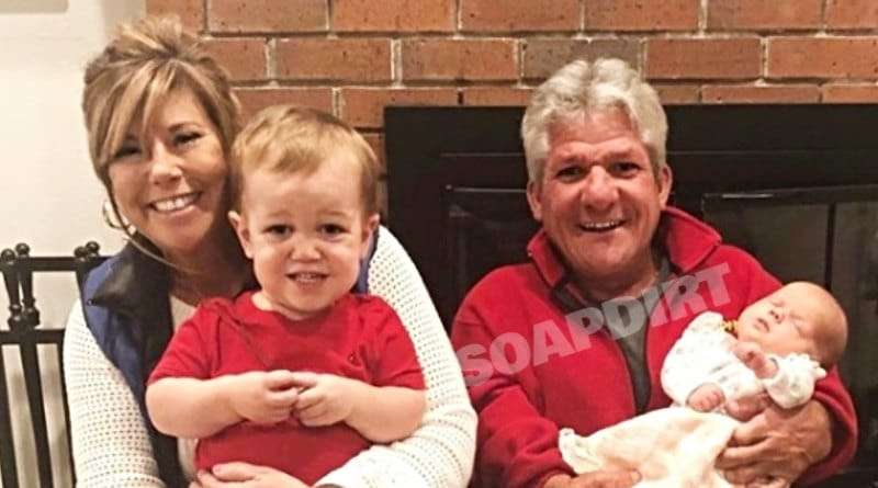 'ليتل بيبول ، بيج وورلد': مات رولوف وكارين تشاندلر يحتفلان بعيد الميلاد مع أحفاده
